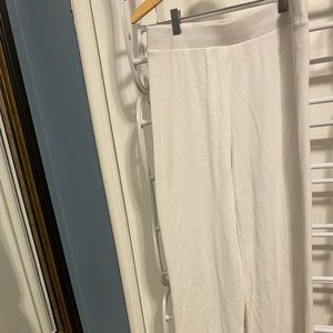 The group by babaton white loung pants. Waffle